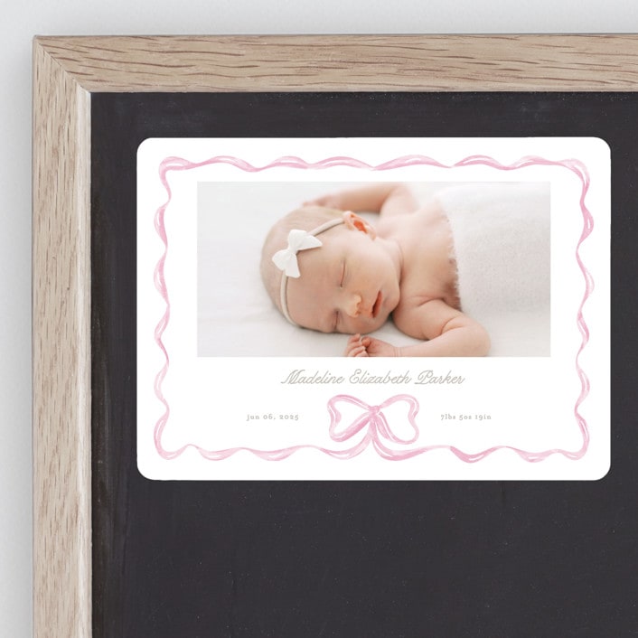 "Squiggle bow" - Birth Announcements in Peony by Creo Study - Front