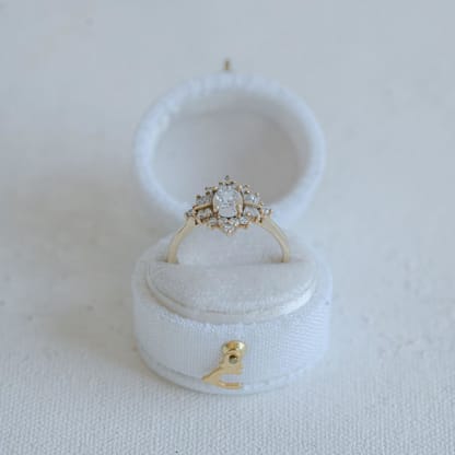 Oval Mini Modern Georgian Ring Box (Snow White)