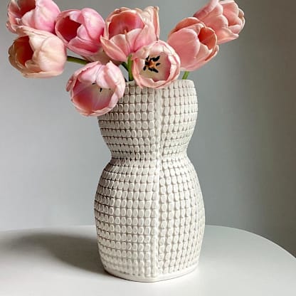 Medium Grid Curvy Vase