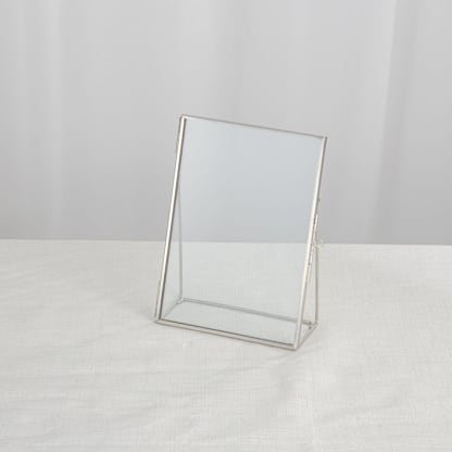 Silver Glass Vertical 5x7" Card Holder