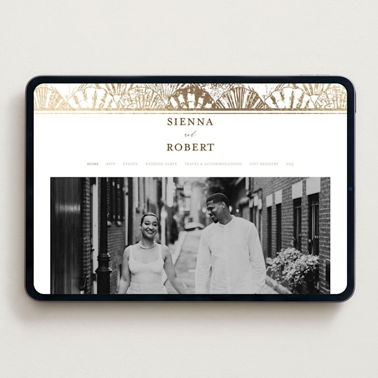 "By the Seashore" - Wedding Website in Pearl by Maria Alou - Desktop Design