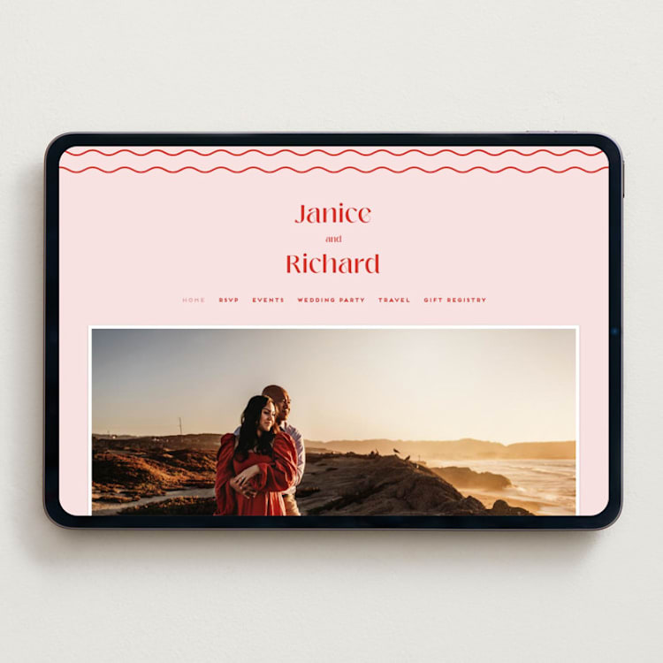 "News!" - Wedding Website in Strawberry by Claudia Orengo - Desktop Design