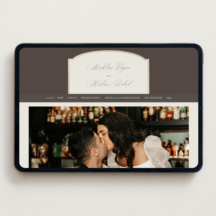"Arch Frame" - Wedding Website in Cognac by Emily Betts - Desktop Design