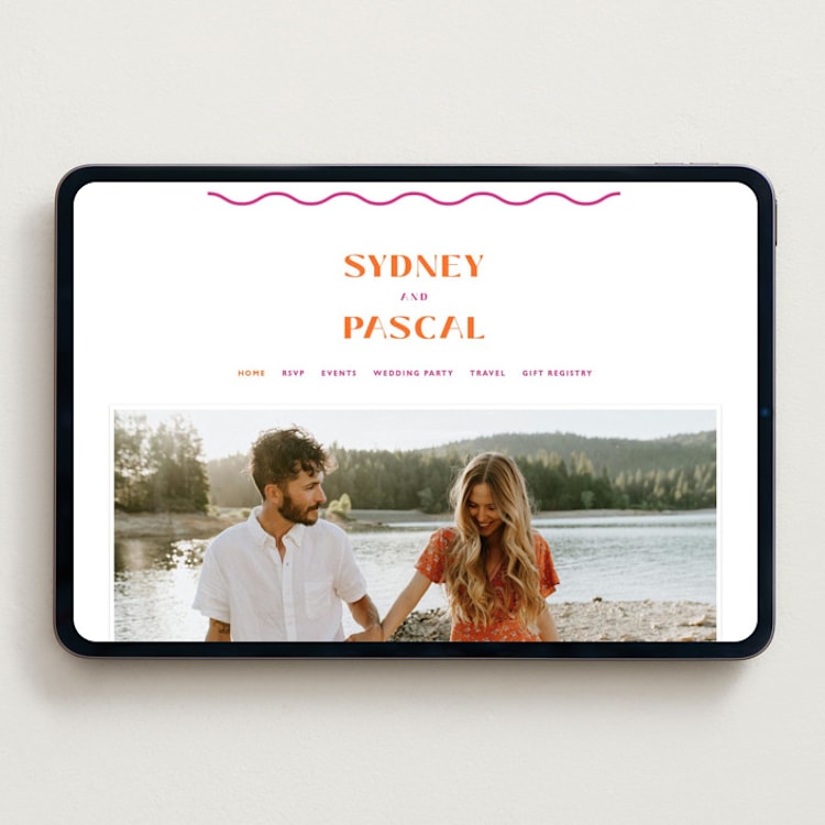 "Tanti Baci" - Wedding Website in Fuchsia by Olivia Raufman - Desktop Design