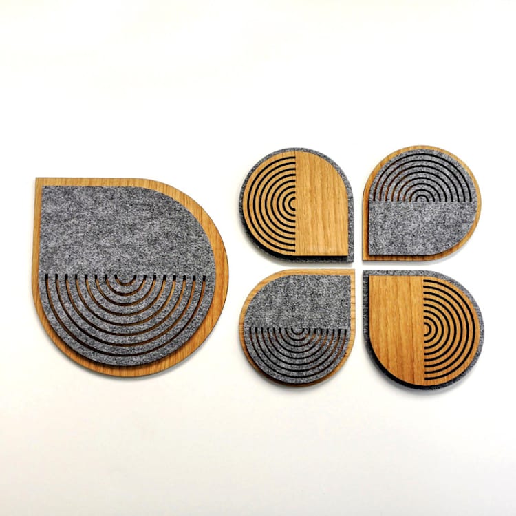 "Gray felt and wood coasters “Disco”" - Coasters in brown by Decomundo Home