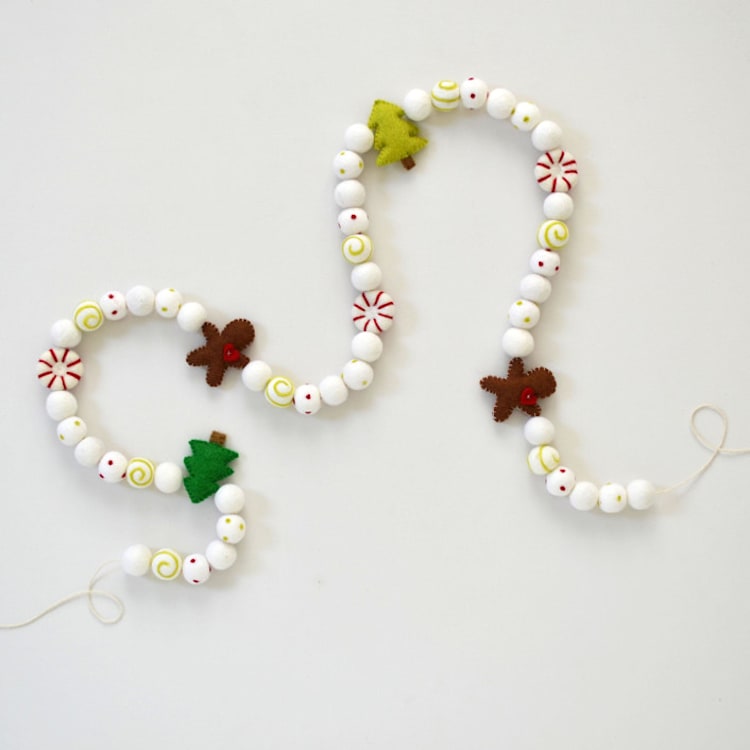 "Felt Christmas Garland, Tree, Peppermint & Gingerbread" - Garlands in white by TwentyEight12