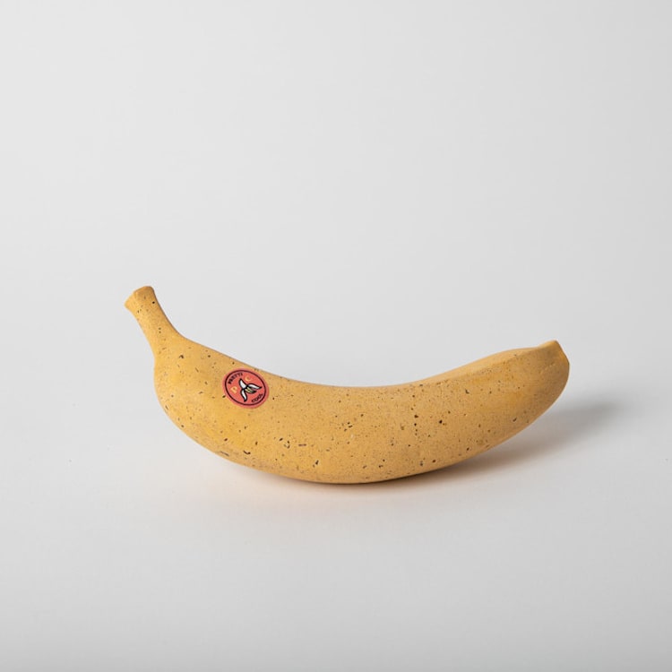"Concrete Banana - Perfectly Ripe" - Decorative Object in yellow by Pretti.Cool