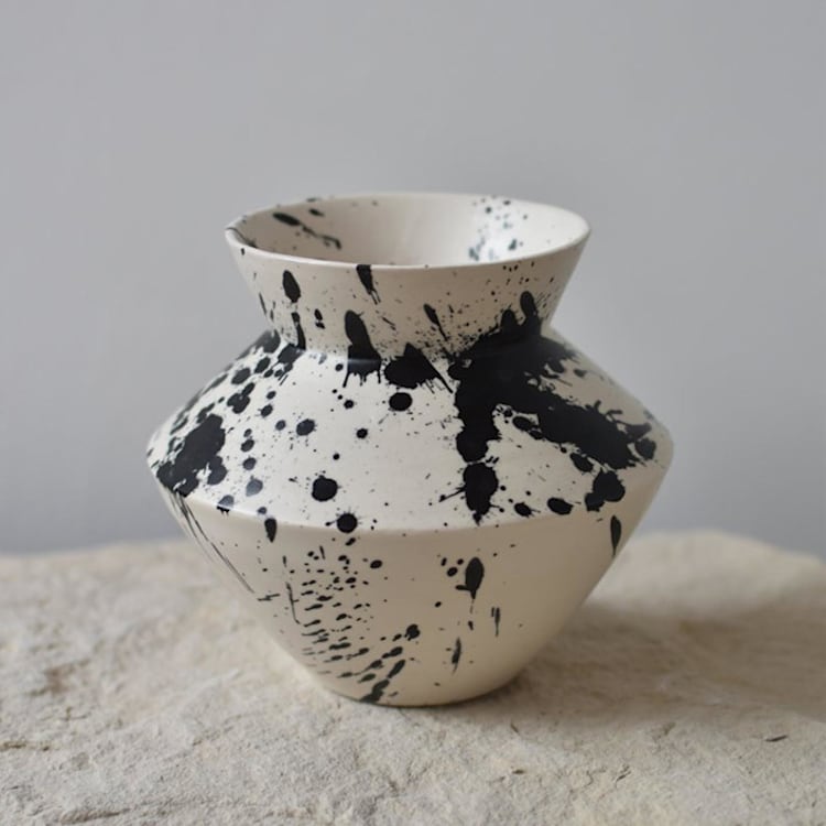 "Handmade Rock Decorative Ceramic Vase I - Black & White" - Vases in black by OWO Cerámica