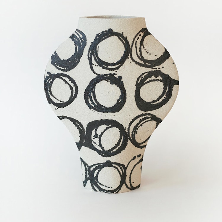 "Ceramic Vase ‘Dripping Rounds’" - Vases in white by Inhee Ma