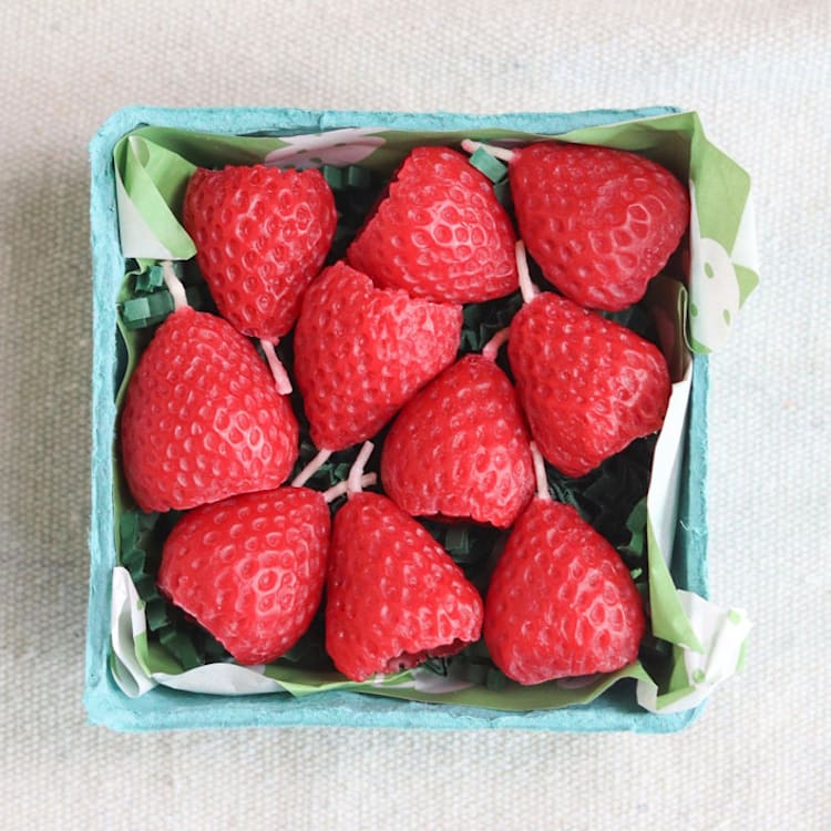 "Strawberry Beeswax Birthday Candles" - Party Candles in red by Happy Organics
