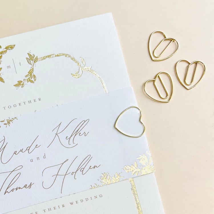 "Invitation Suite Clips | Heart | Set of 30" - Belly Bands in gold by Prêt-à-PartyNY