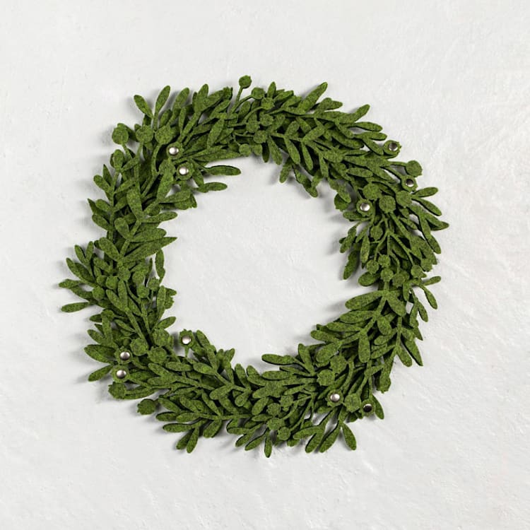 Green felt table wreath by Decomundo Home