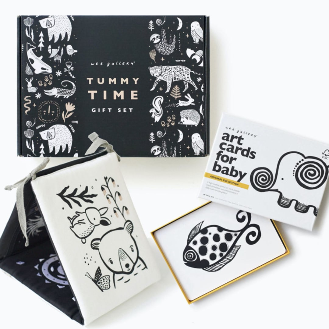 "Wee Gallery Tummy Time Gallery and Original Art Cards Gift Set" - Baby Toys in multicolor by Wee Gallery