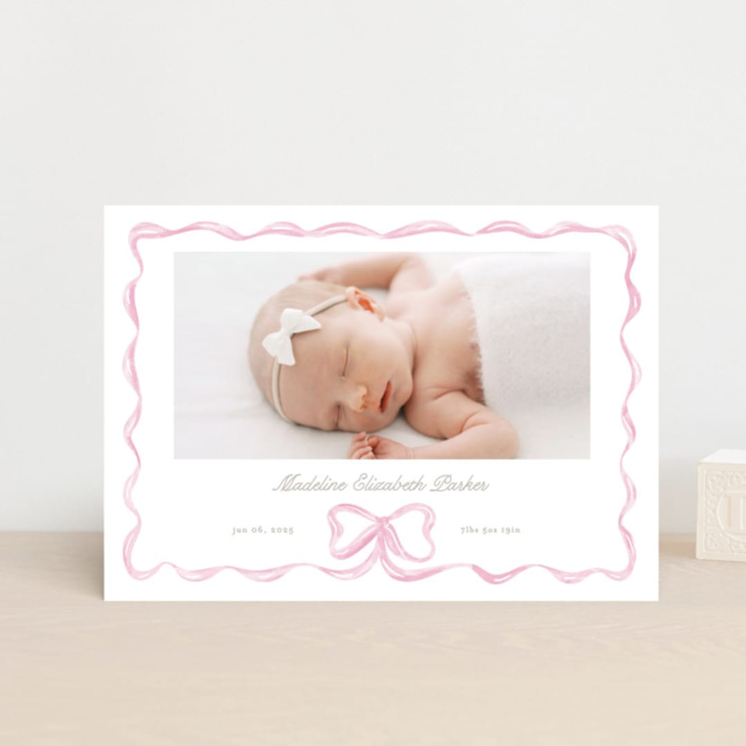 "Squiggle bow" - Birth Announcements in Peony by Creo Study - Front