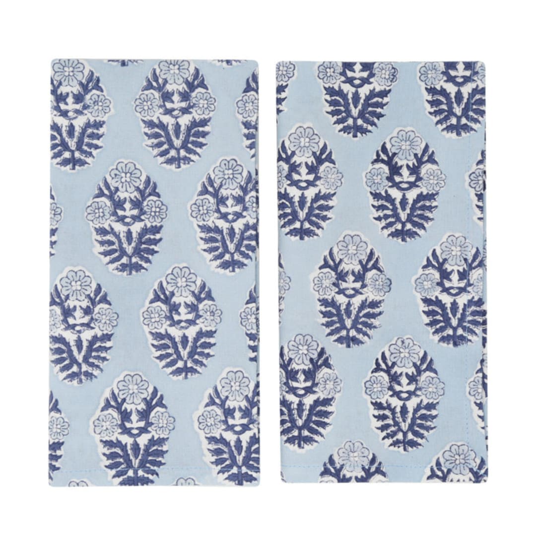 "Garland Napkins, Blue, Set of 4" - Cloth Napkins in white by Jenny Roberts