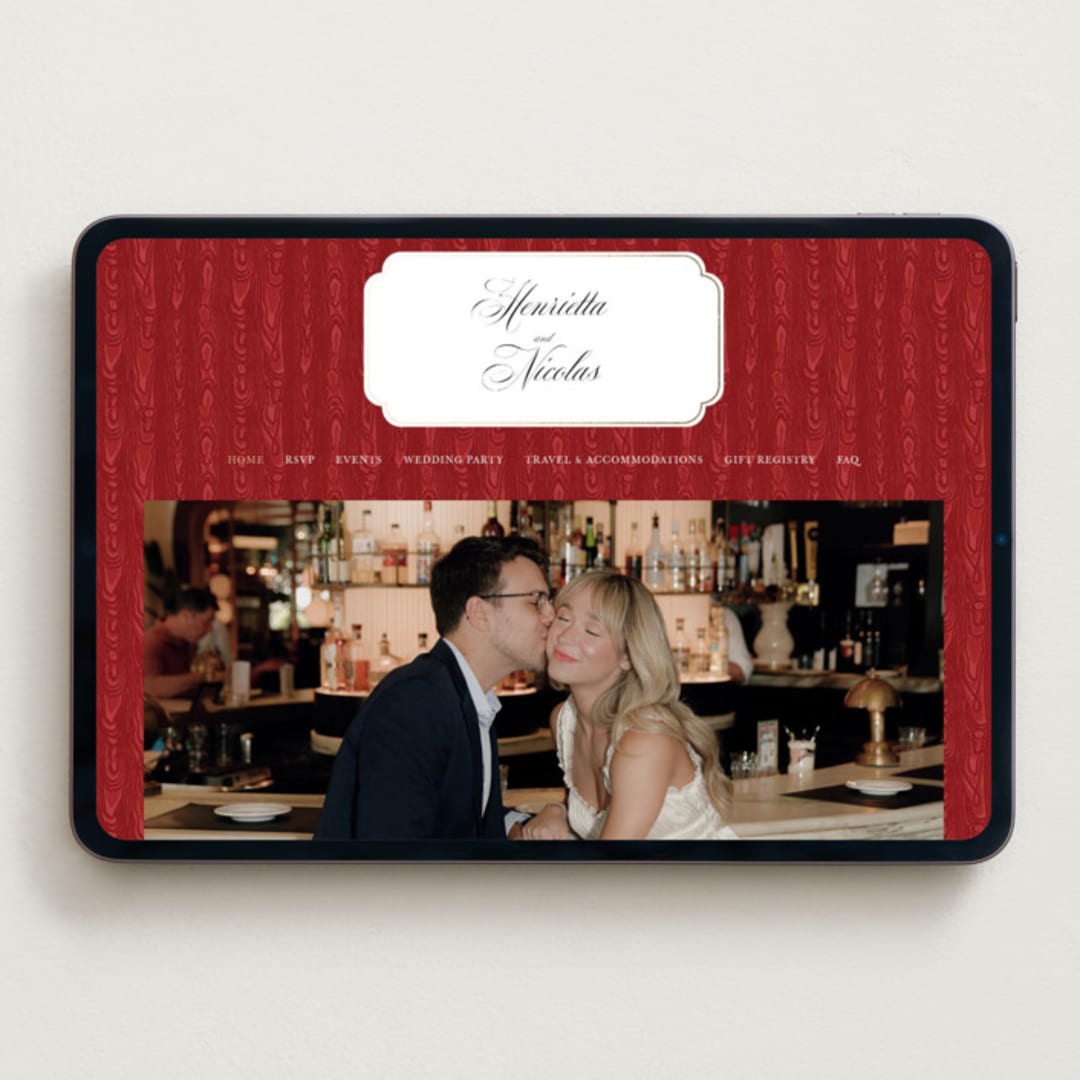 "Moiré" - Wedding Website in Crimson by Studio Suku - Desktop Design