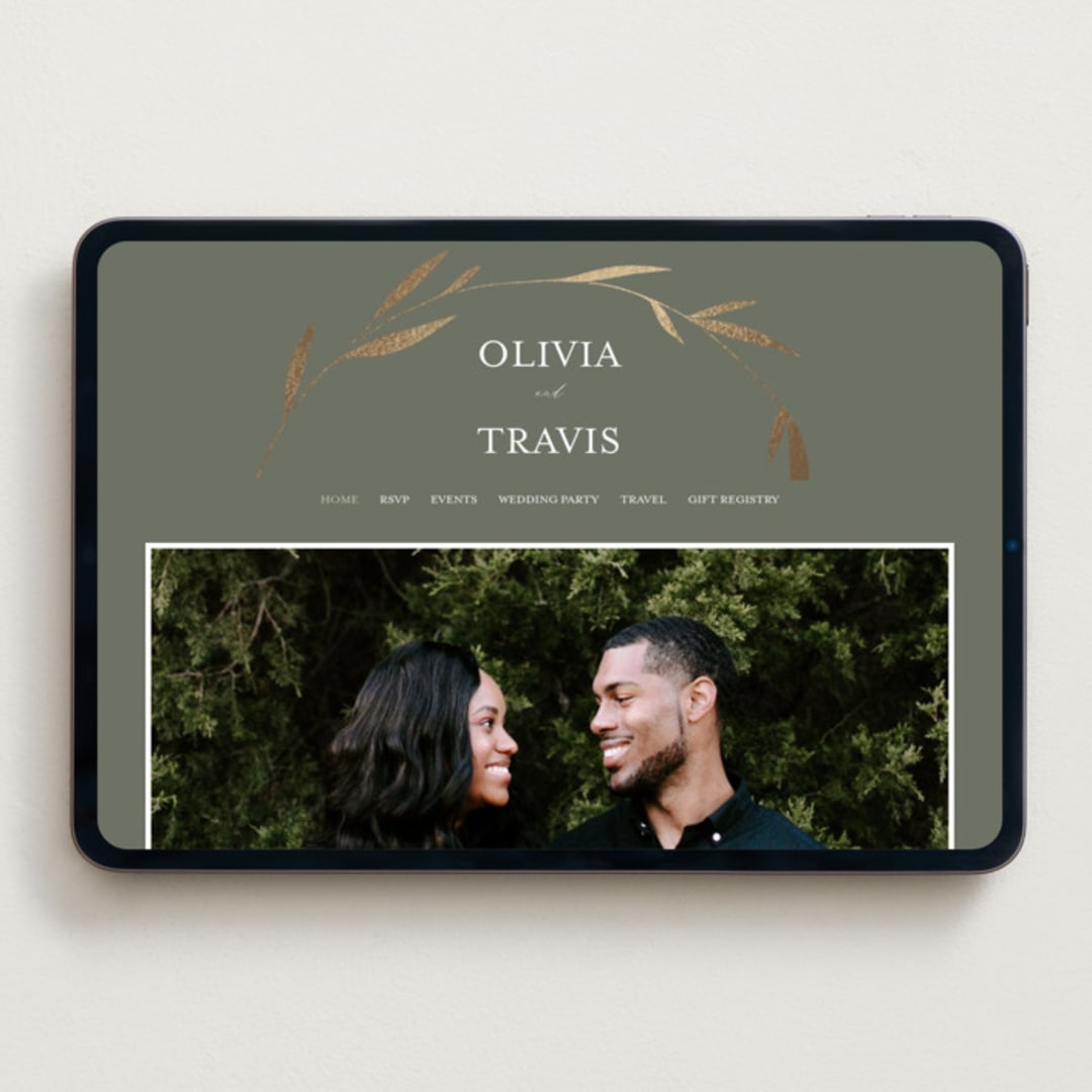 "Minimal Circle" - Wedding Website in Moss by Kelly Schmidt - Desktop Design