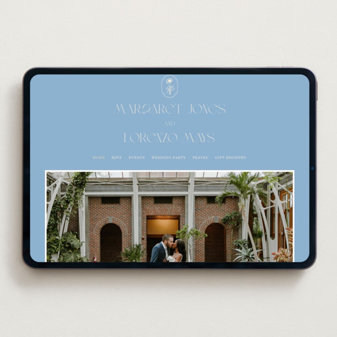 "Flora Arch" - Wedding Website in Cerulean by Baumbirdy - Desktop Design