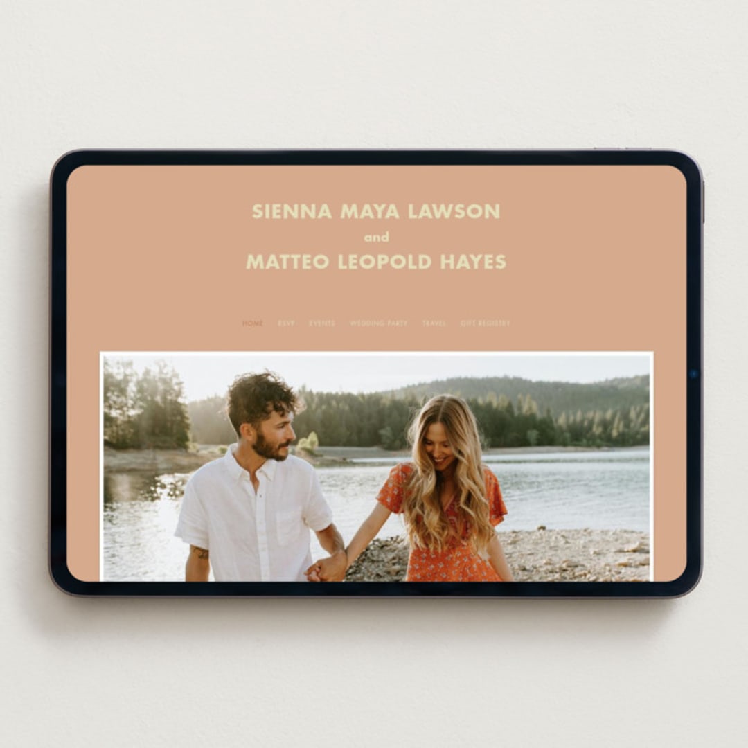 "Sienna" - Wedding Website in Salmon by Ellen Schlegelmilch - Desktop Design