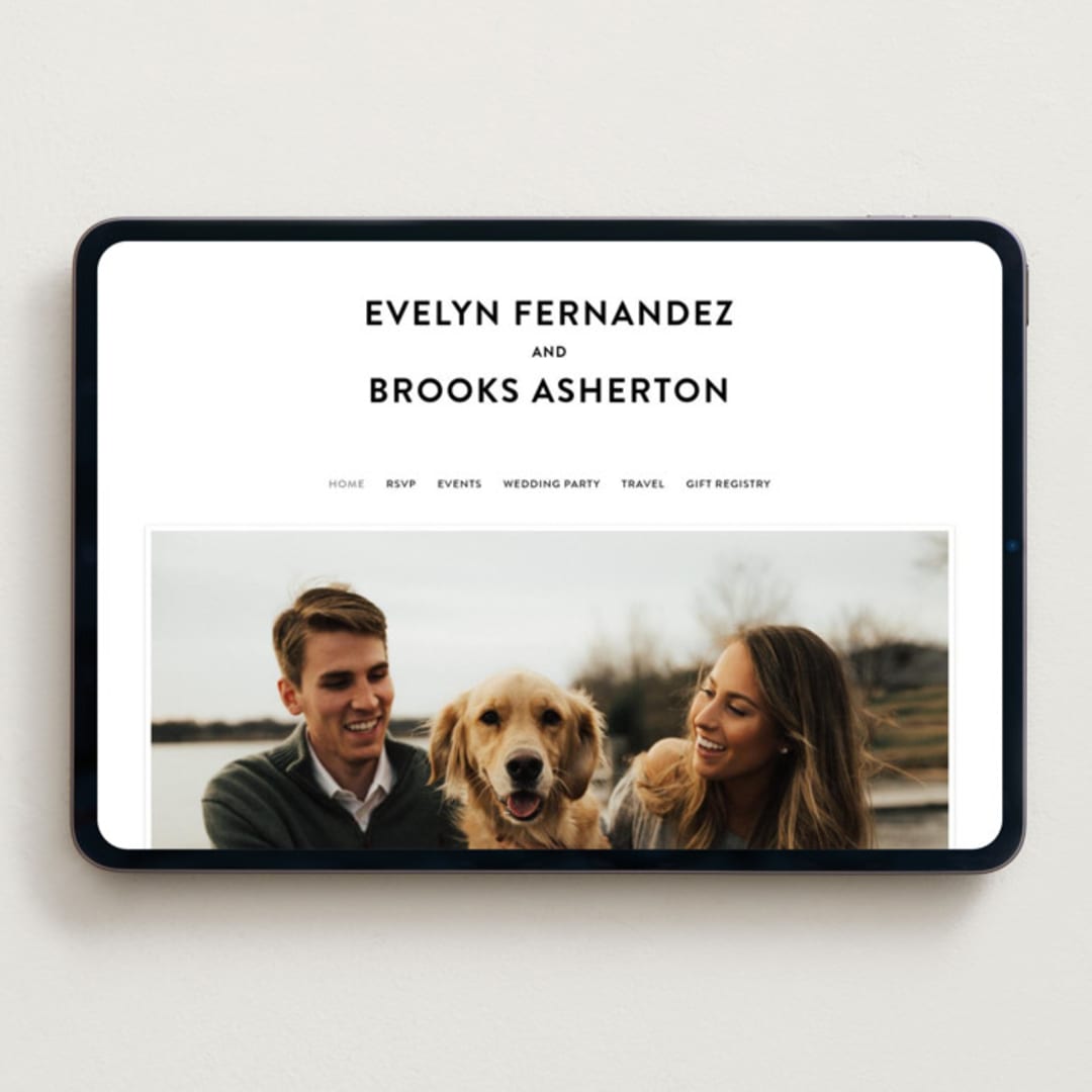 "Make it official" - Wedding Website in Panda by Lea Delaveris - Desktop Design