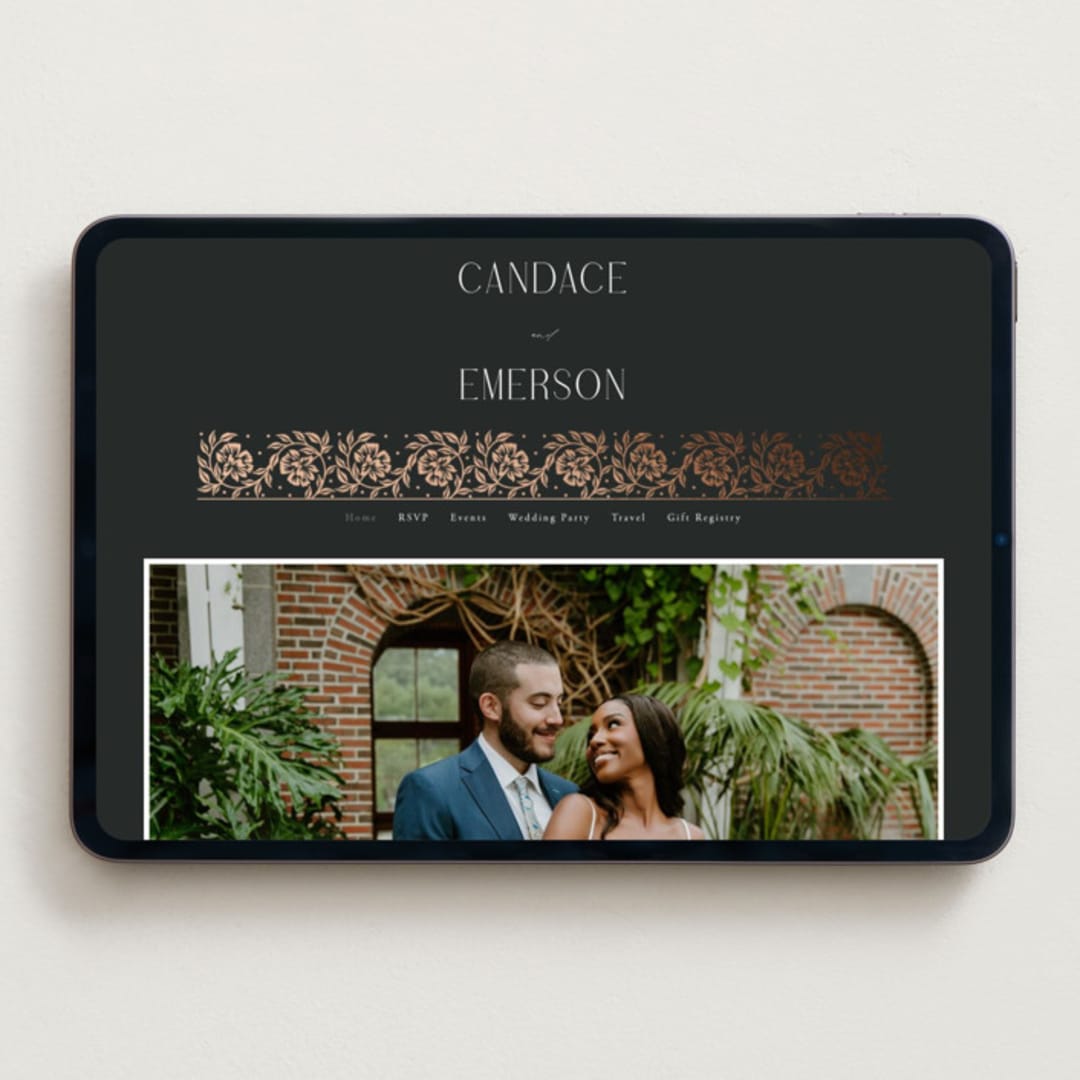 "Gilded nouveau frame" - Wedding Website in Onyx by Ana de Sousa - Desktop Design