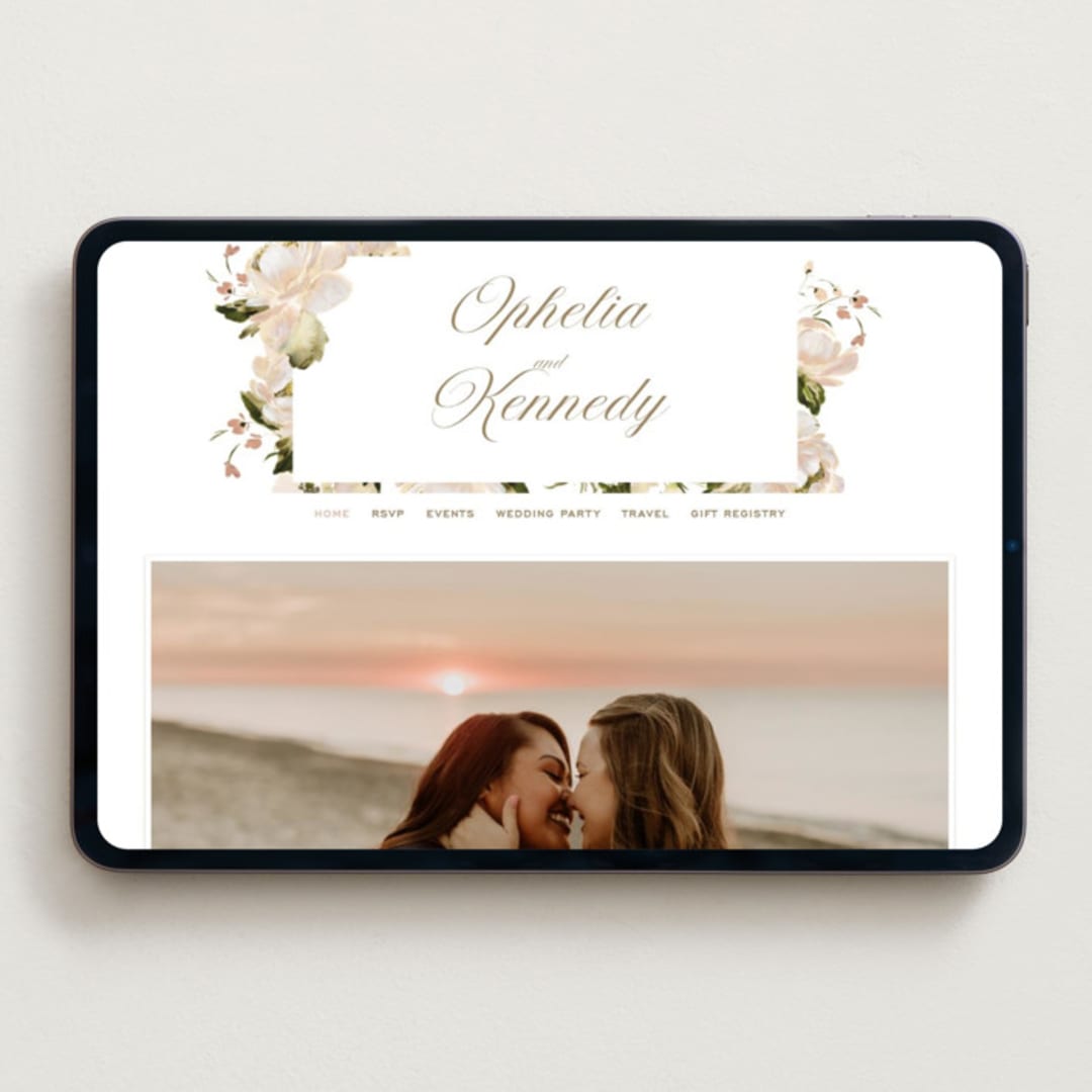 "Felicity" - Wedding Website in Pearl by Leah Bisch - Desktop Design
