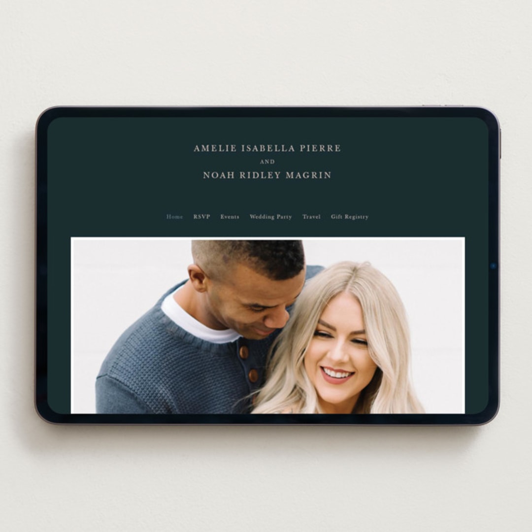 "Centro" - Wedding Website in Midnight by Up Up Creative - Desktop Design