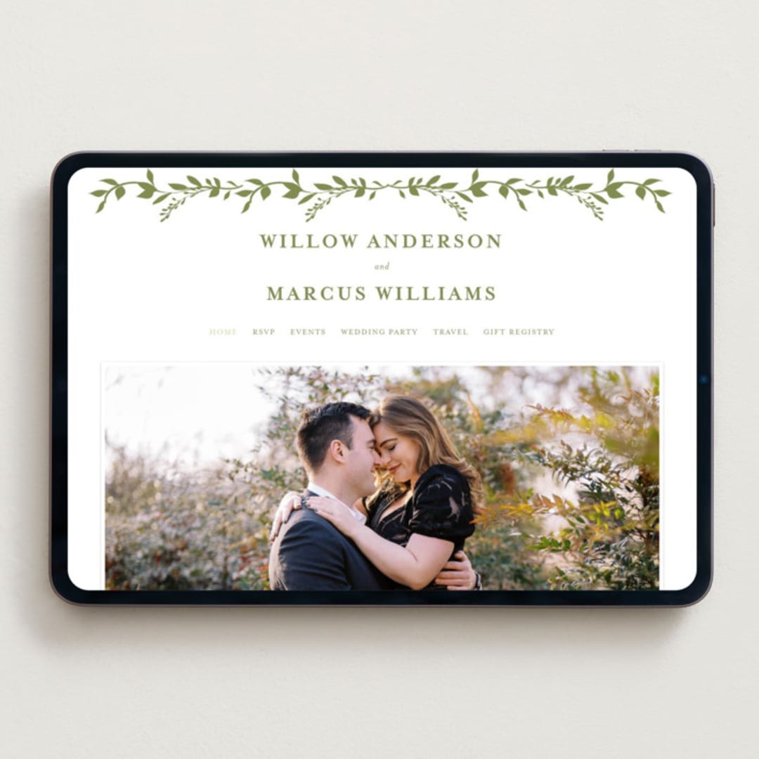 "Greenery Vine" - Wedding Website in Pistachio by Susan Moyal - Desktop Design