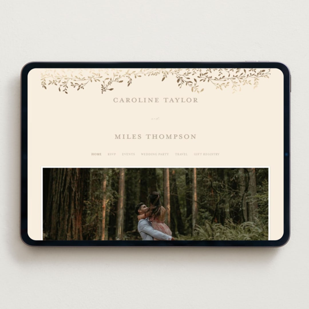 "Leafy Garland" - Wedding Website in Sand by Creo Study - Desktop Design