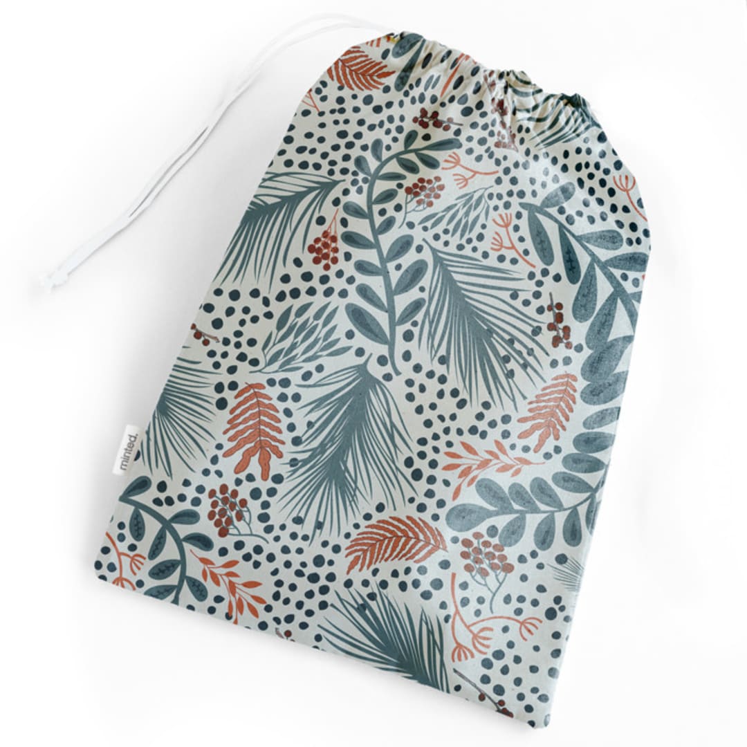 "Winter Berry in Frost XXL" - Fabric Gift Bag in Frost by Nina Leth - Overview