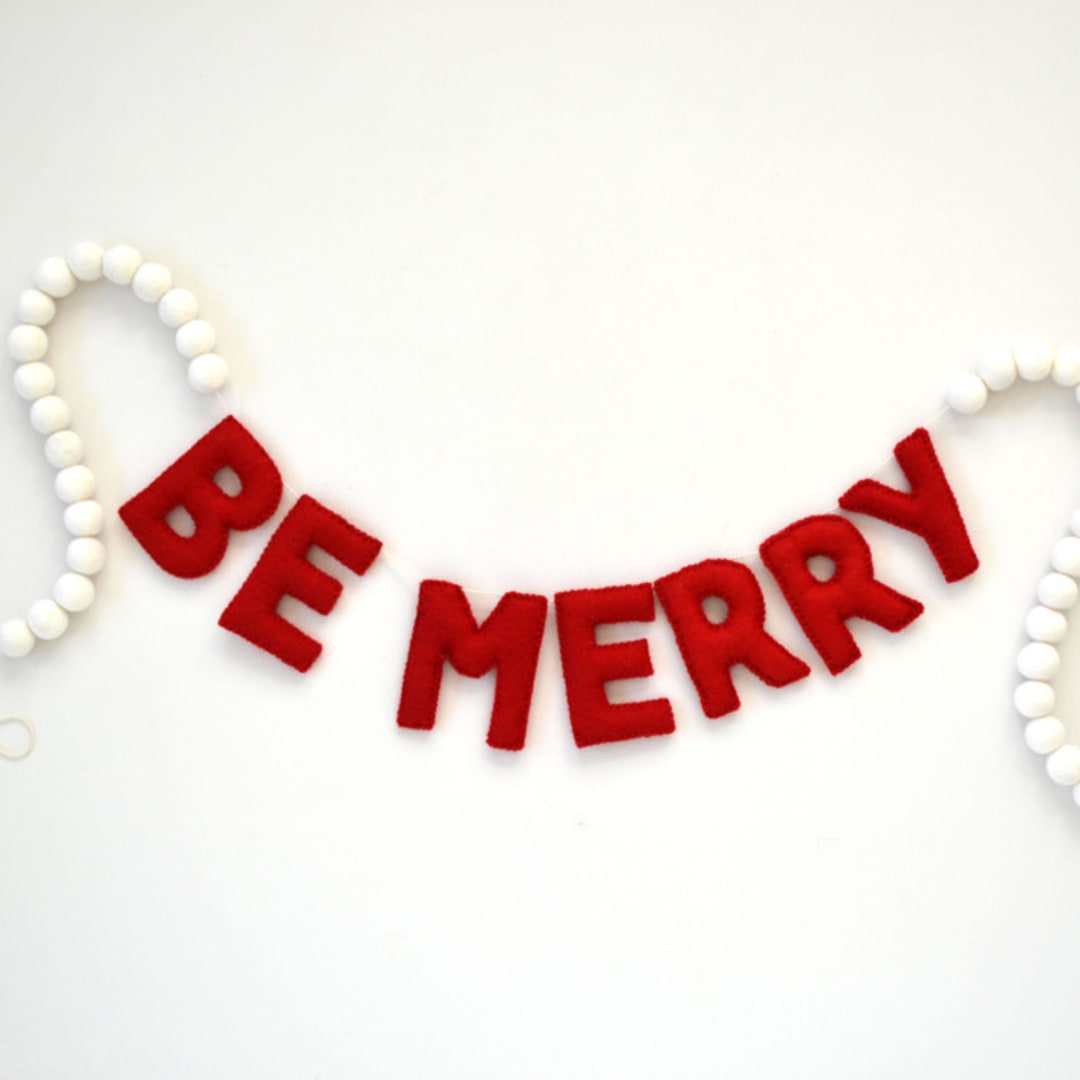 "Felt Christmas Garland, BE MERRY & White Felt Balls" - Garlands in red by TwentyEight12