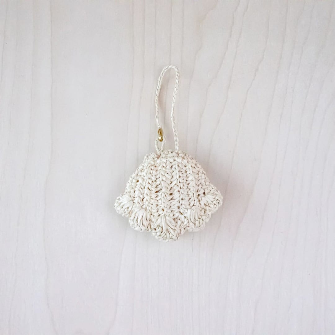 "Shell Bag Charm" - Key Chain in natural by LIKHA