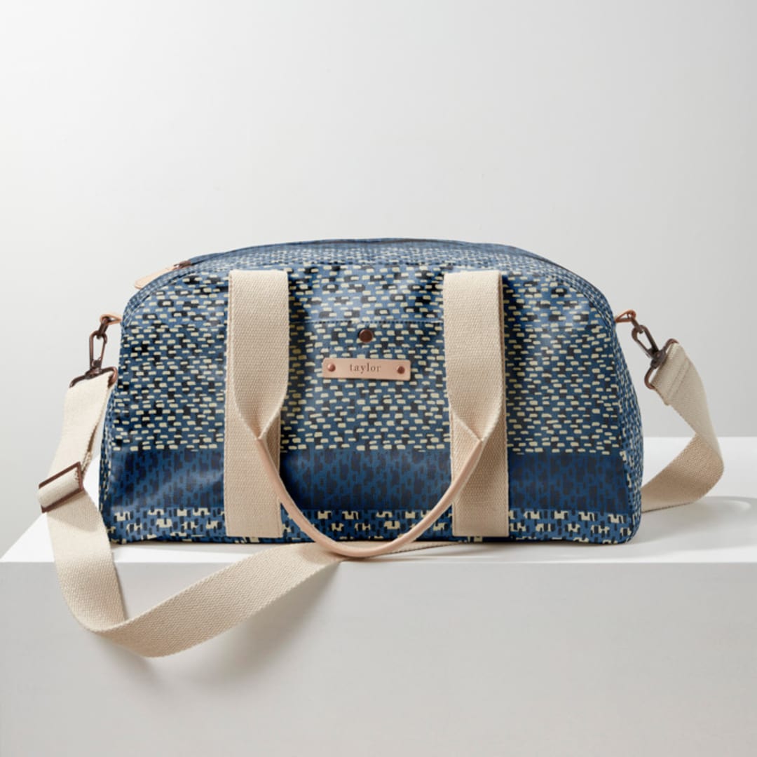 "Basic - Azure" - Weekender in Azure by Bethania Lima - Weekender
