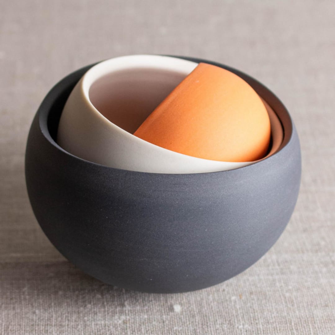 "Set of Colored porcelain 'Wobbles'" - Decorative Object in gray by Lisa Fleming