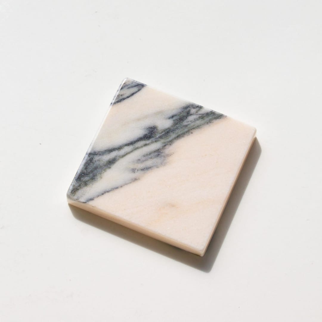 "Marble Pedestal (LA NUIT NUDE)" - Decorative Object in beige by the parmatile shop