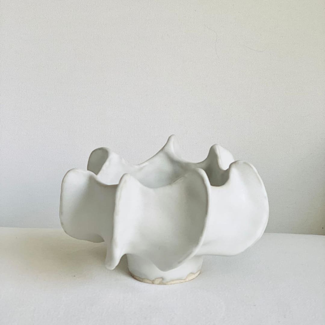 "White Spiral Petals Bowl" - Decorative Object in white by Cloude Made