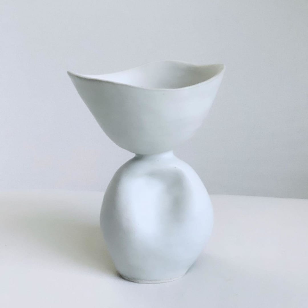 "Sculptural Pedestal Bowl" - Decorative Object in white by Cloude Made