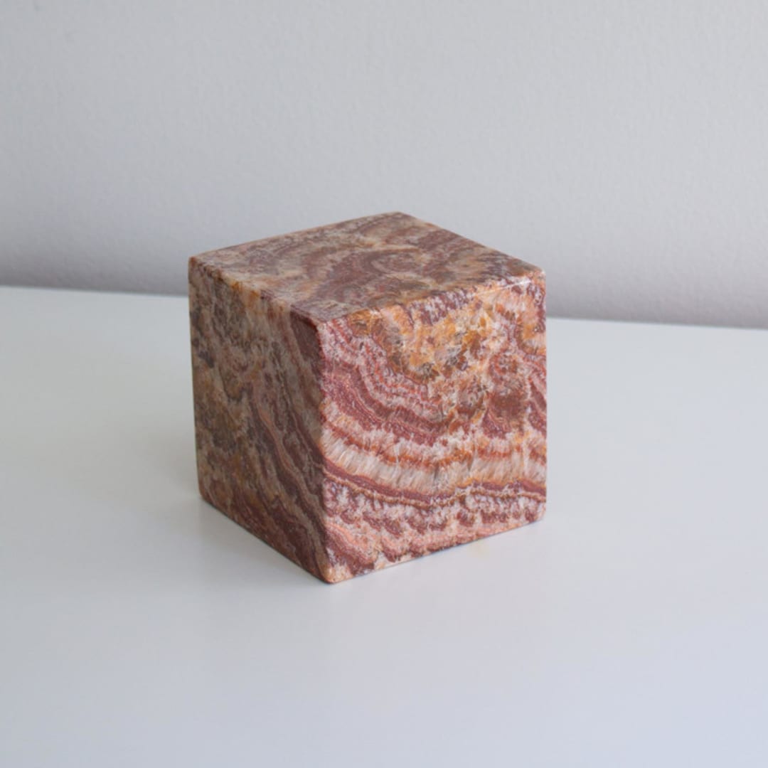 "Marble Cube (RED ONYX)" - Decorative Object in red by the parmatile shop