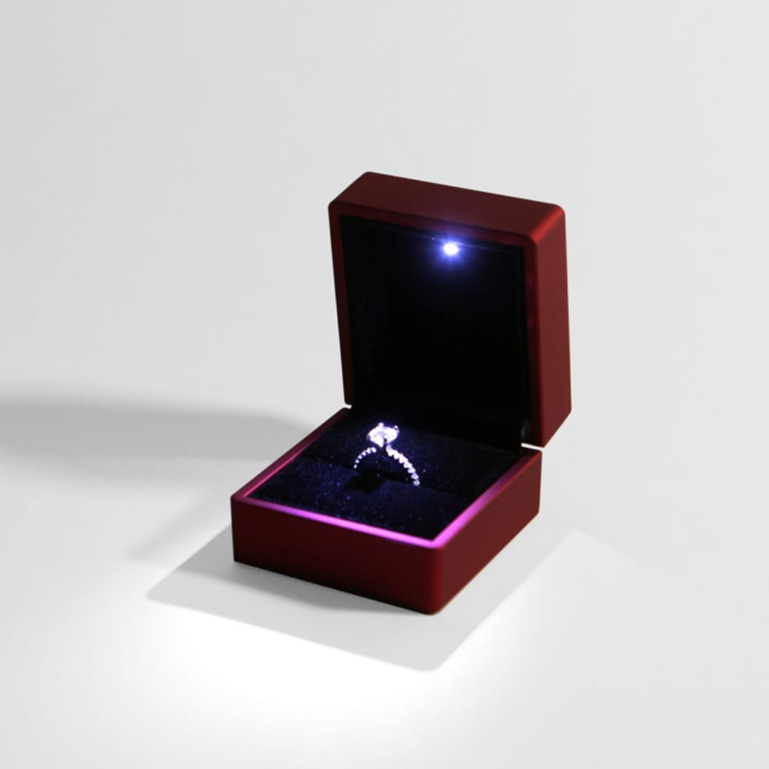 "Matte Red Ring Box with LED Light" - Ring Boxes in red by Soulmatebox