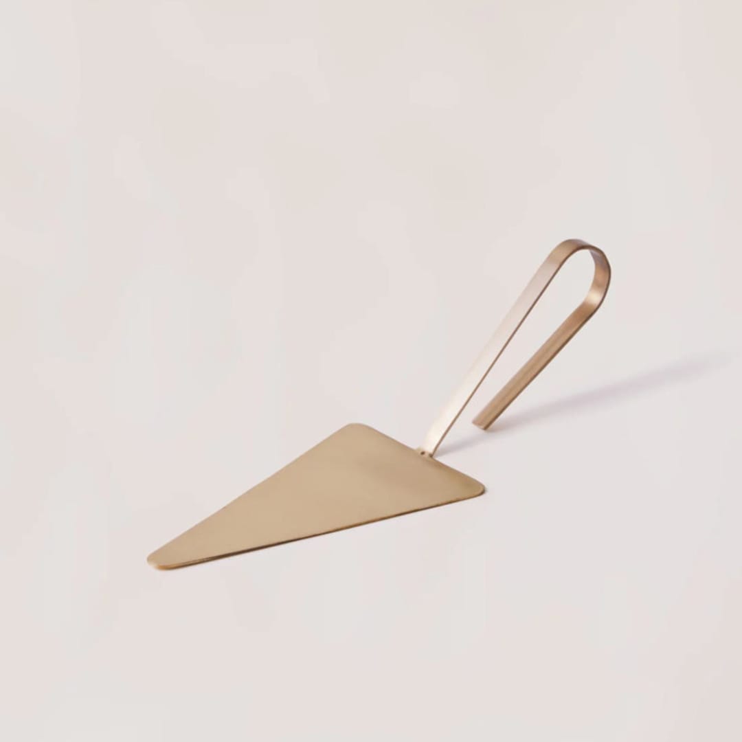 "Loop Cake Server" - Serving Accessories in bronze by Powered By People