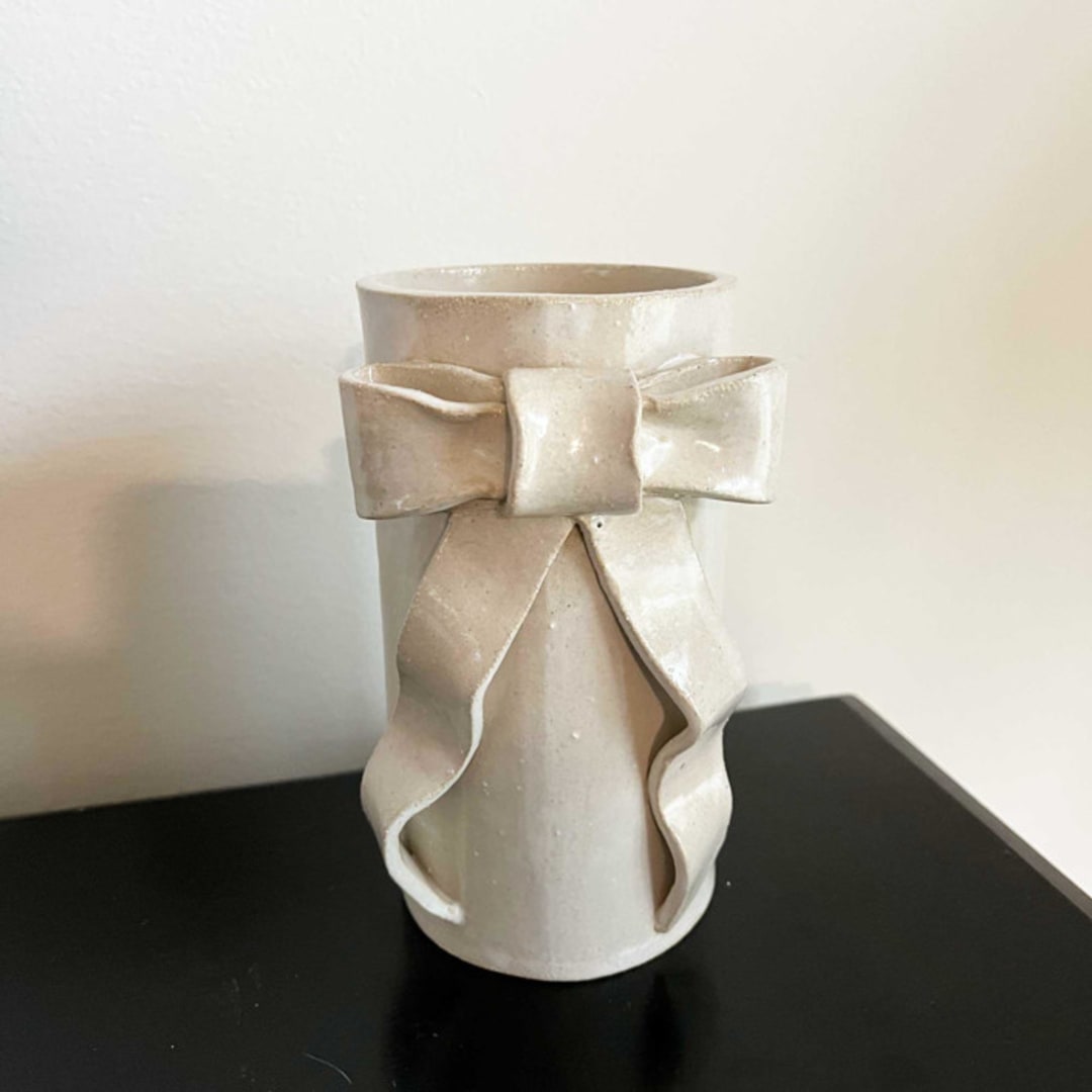 "Ribbon Bow Vase - Medium" - Vases in white by Sidney Field