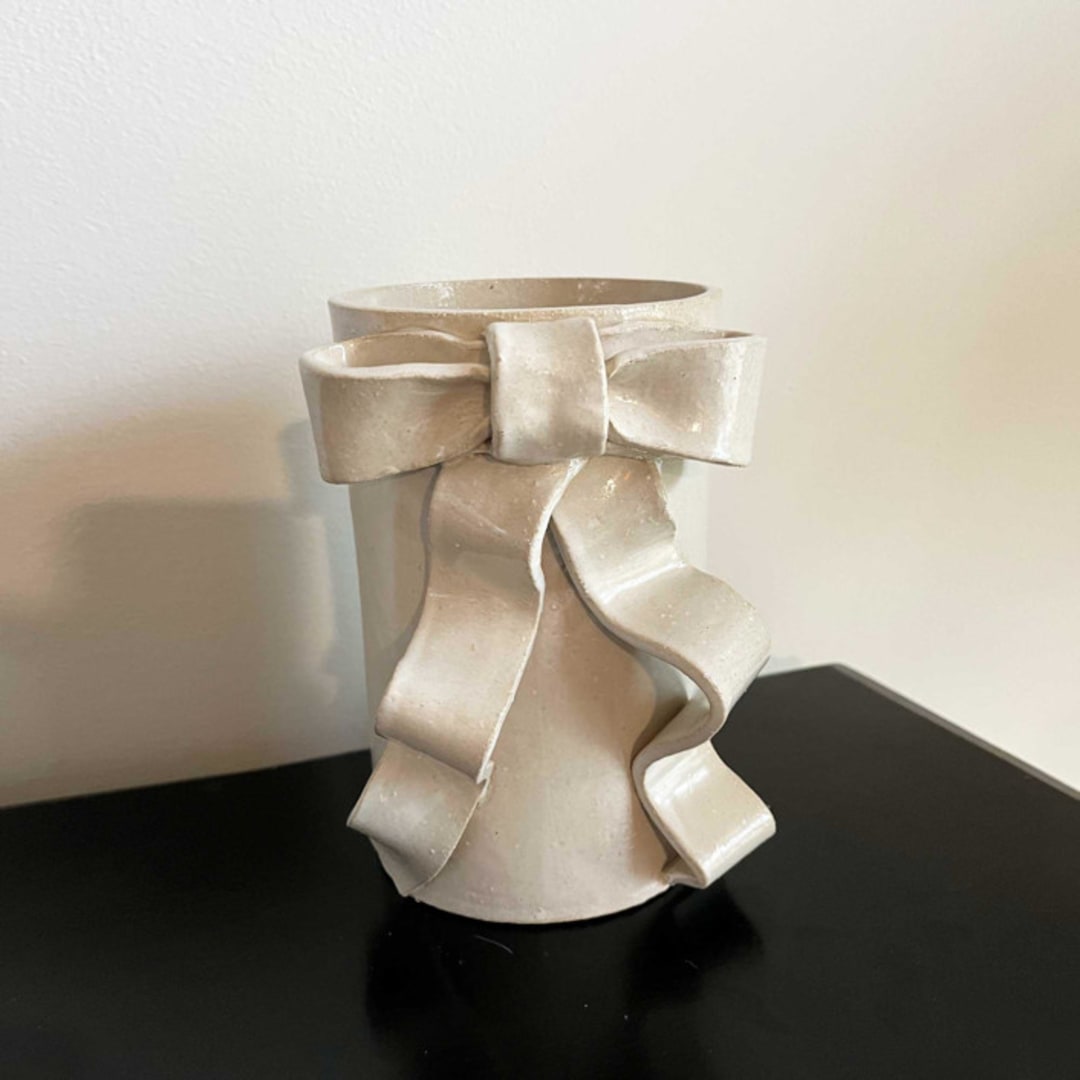 "Ribbon Bow Vase - Large" - Vases in white by Sidney Field