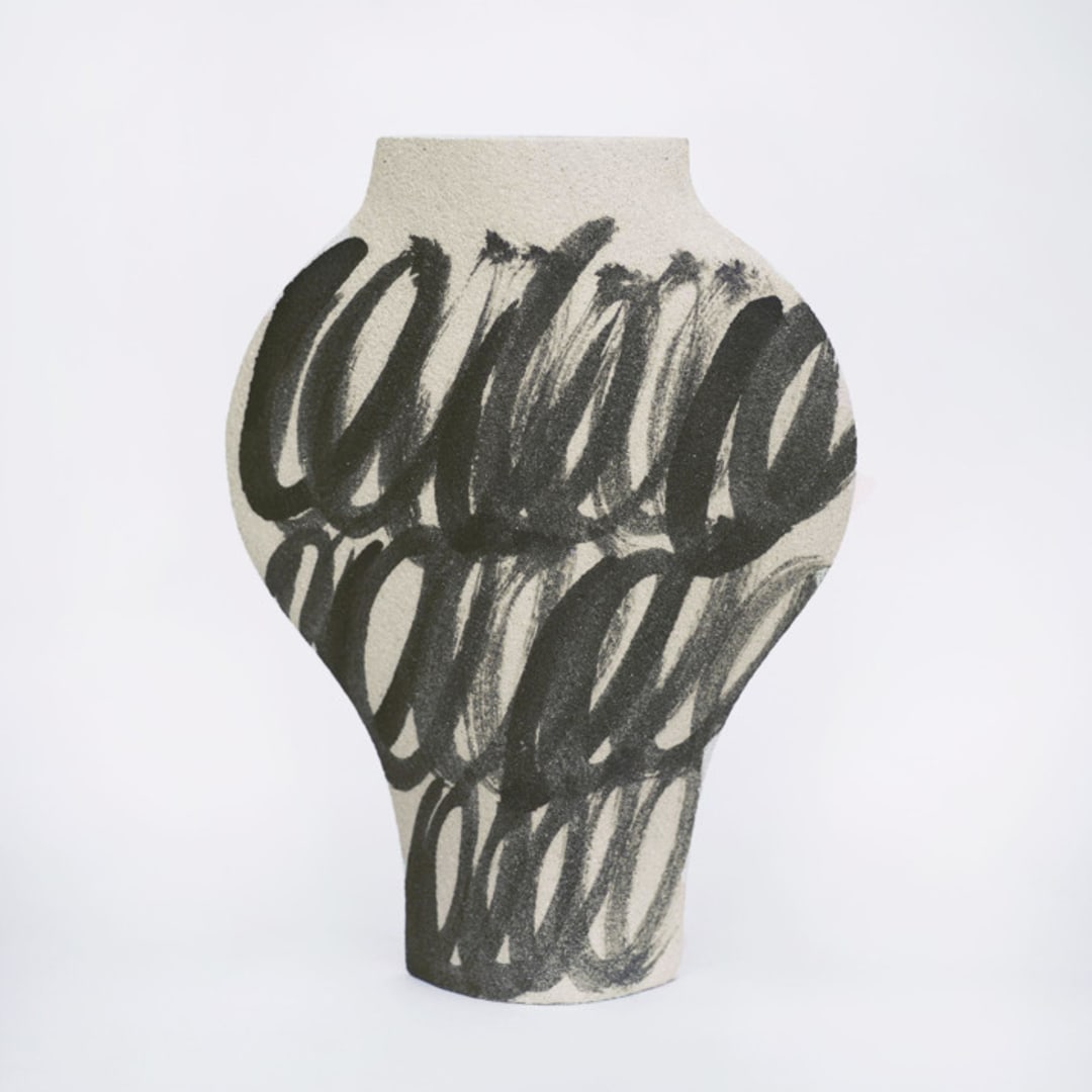 "Ceramic Vase ‘Dal - Circles Black N°2’" - Vases in black by Inhee Ma