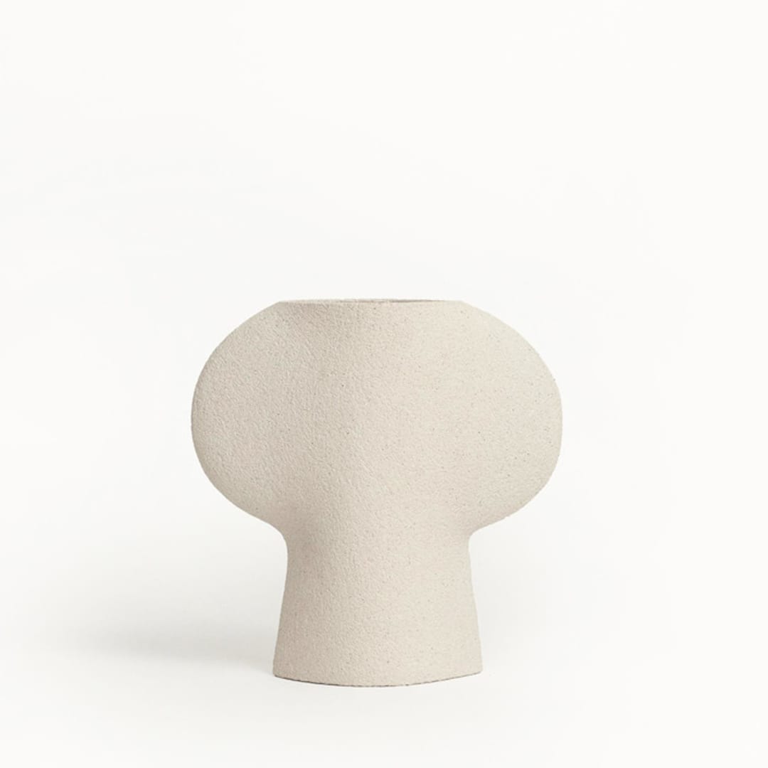 "Ceramic Vase ‘Clover - White’" - Vases in white by Inhee Ma