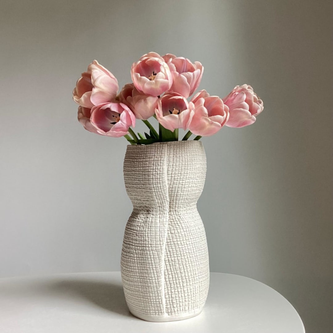"MEDIUM BURLAP CURVY VASE" - Vases in white by Cym Warkov