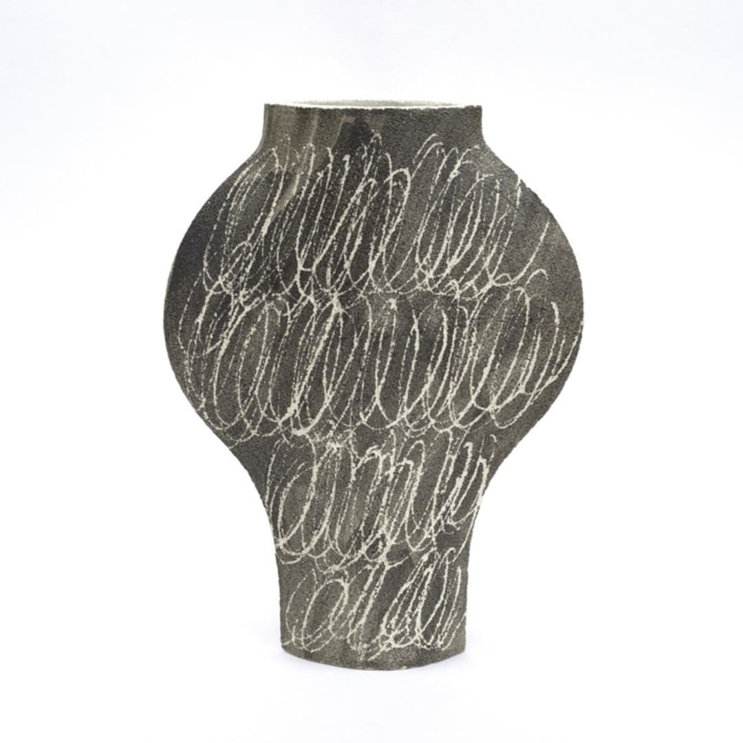"Ceramic Vase ‘Dal Negative Circles Black’" - Vases in black by Inhee Ma