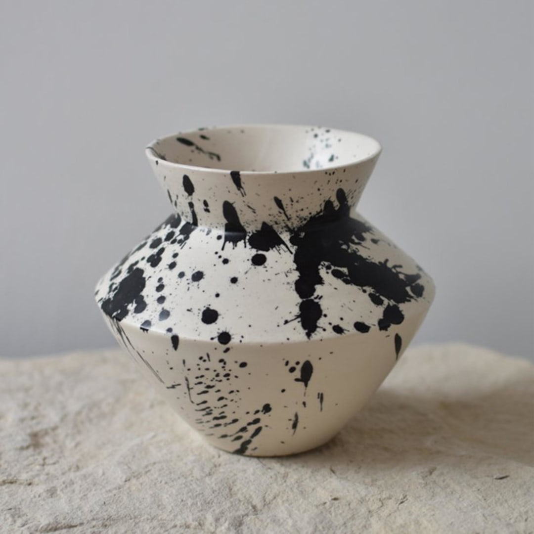 "Handmade Rock Decorative Ceramic Vase I - Black & White" - Vases in black by OWO Cerámica