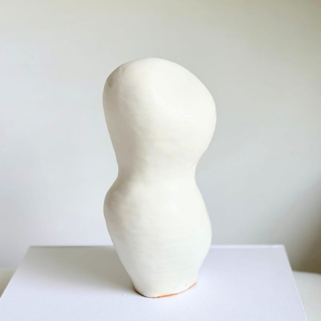 "Contour No. 1" - Vases in white by Cloude Made