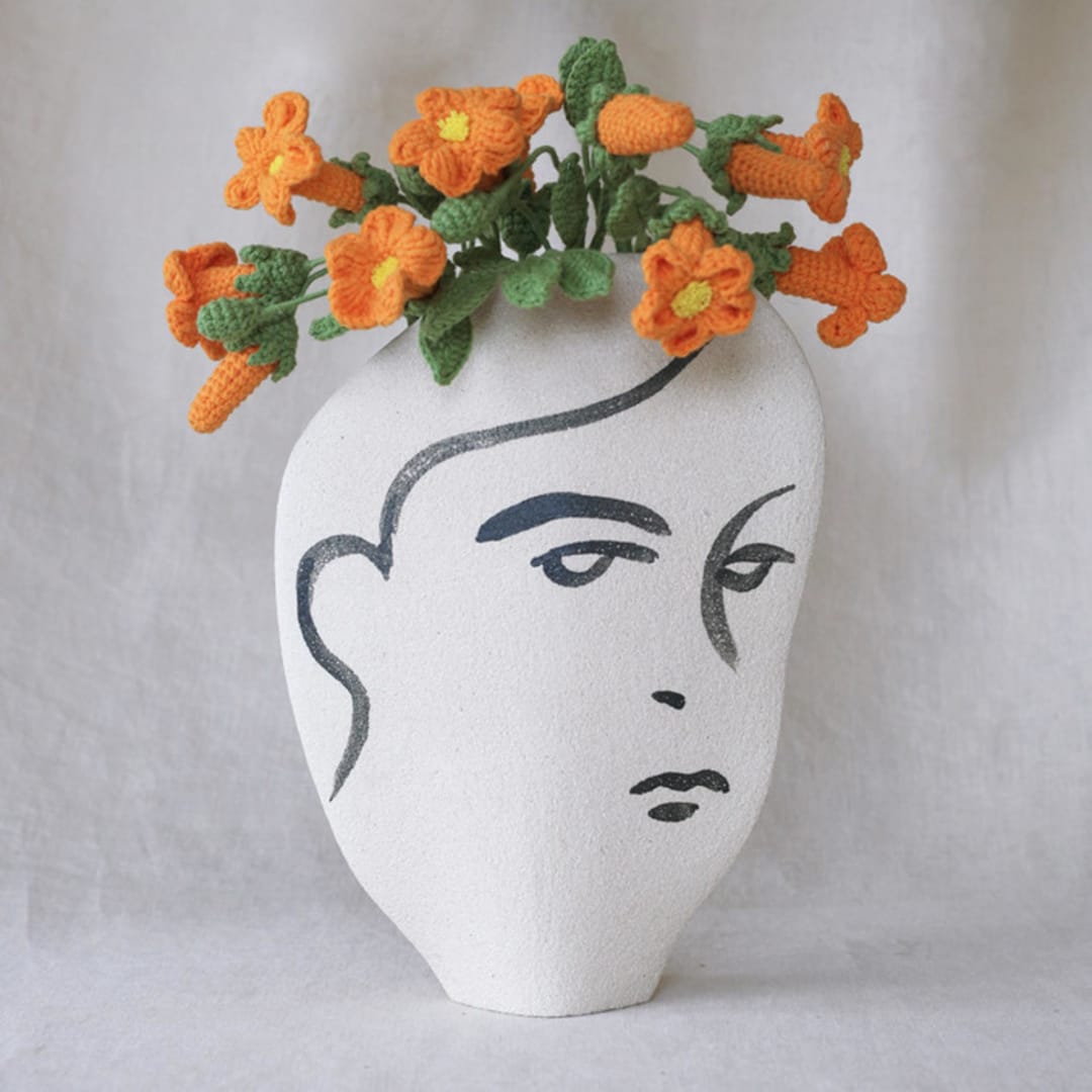 "Ceramic Vase ‘Frida N°1'" - Vases in white by Inhee Ma