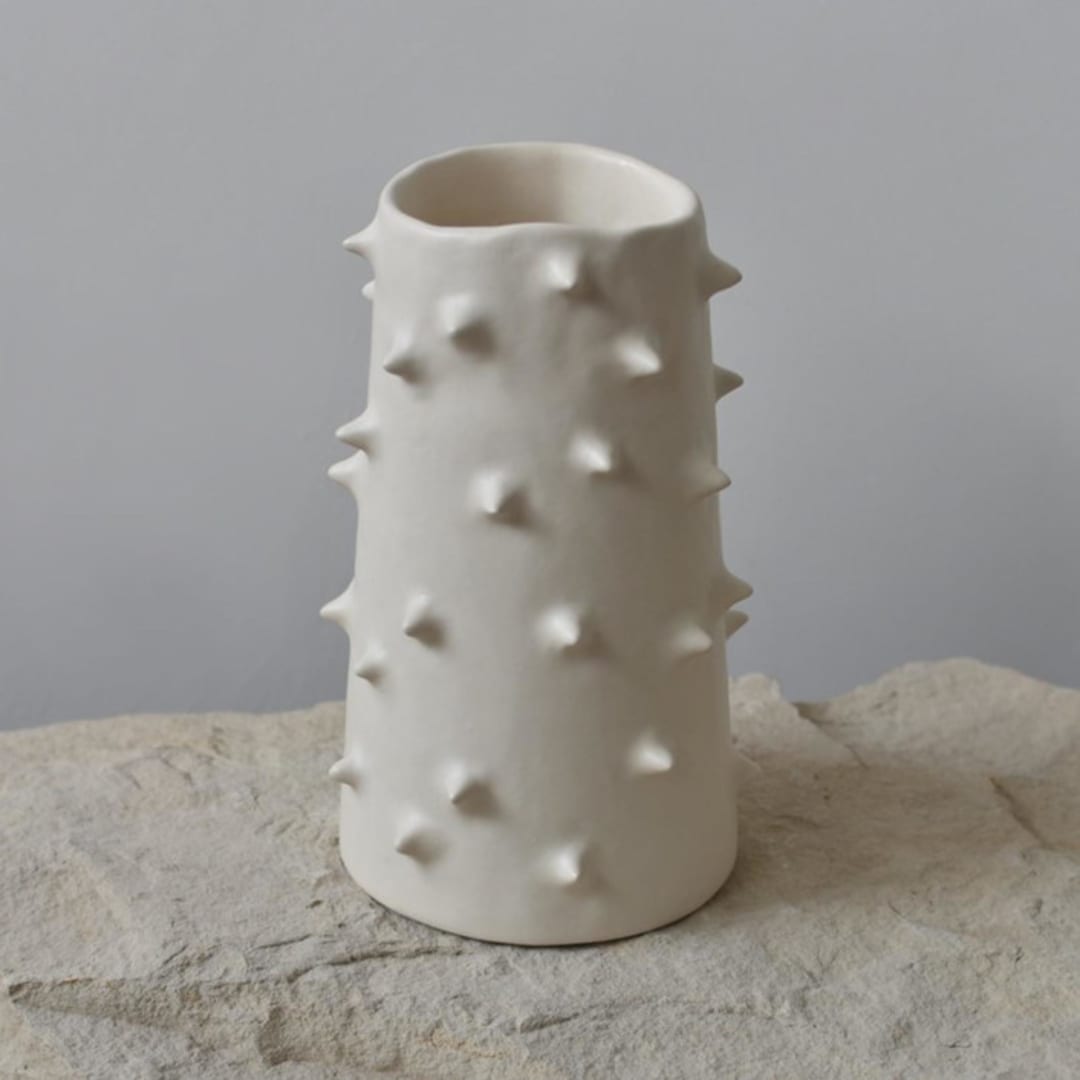"Handmade Spikes White Ceramic Vase II" - Vases in beige by OWO Cerámica